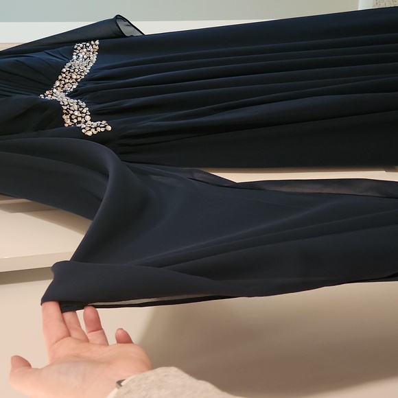 Gorgeous navy gown - Picture 2 of 6